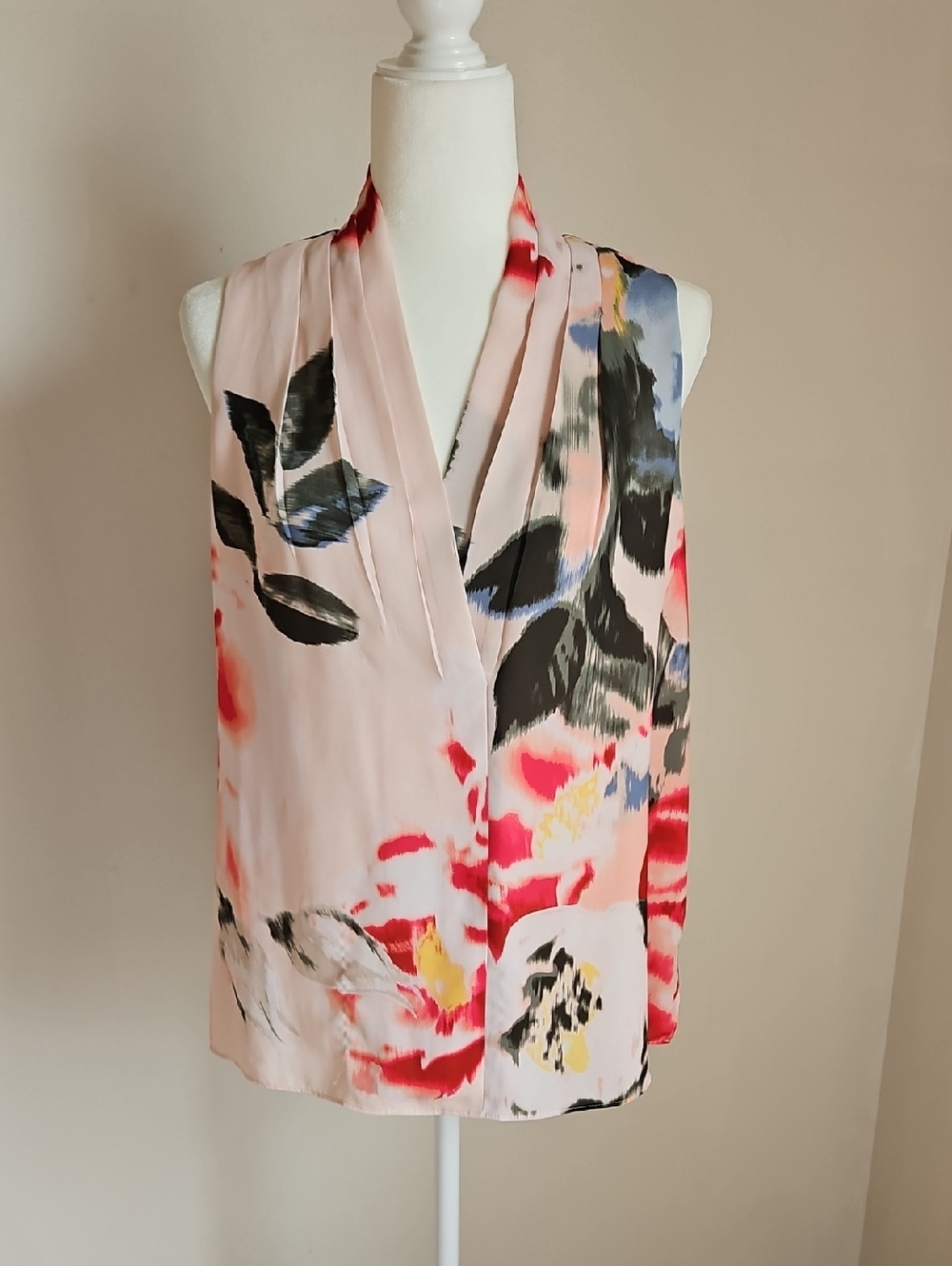 WHBM Watercolor Floral Sleeveless V Neck Top Pink Romantic Ethereal M